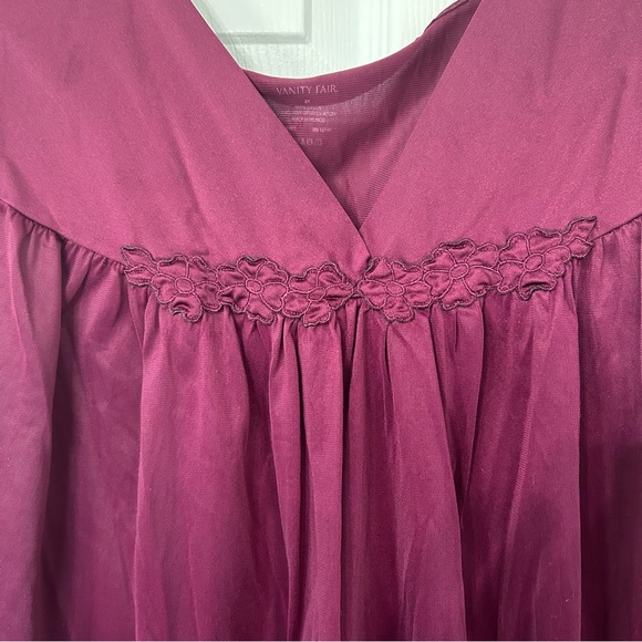 Vintage Vanity Fair Romantic Slip Dress Size 3XL, floral embellishments - Picture 6 of 16